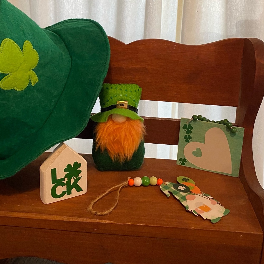 St. Patrick’s Day Tiered Tray Decor
